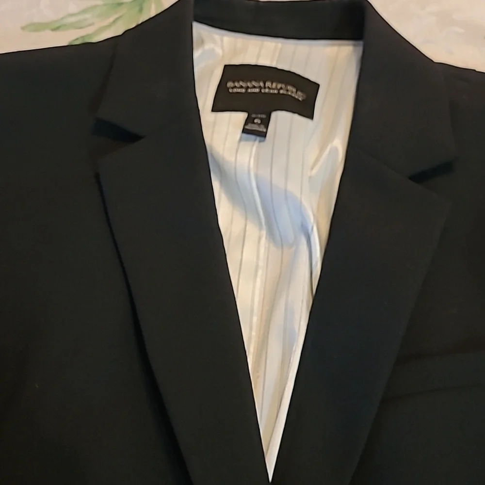 Banana Republic Black Sport Coat with‎ Notched Lapel used good condition.
